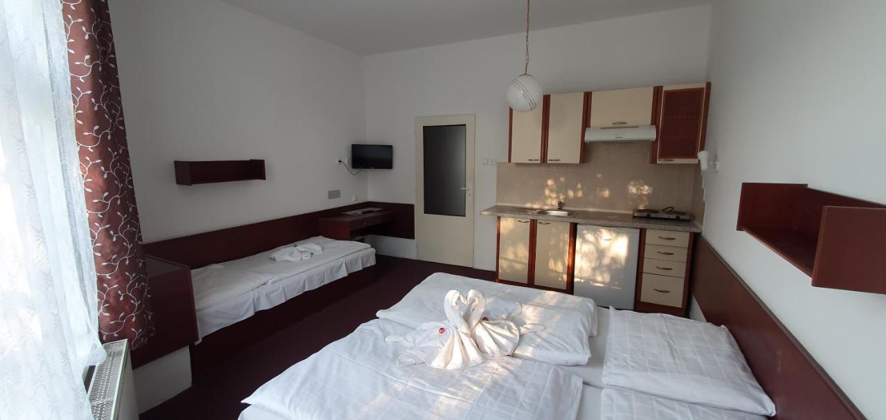Hotel Jerabek Прага Екстериор снимка