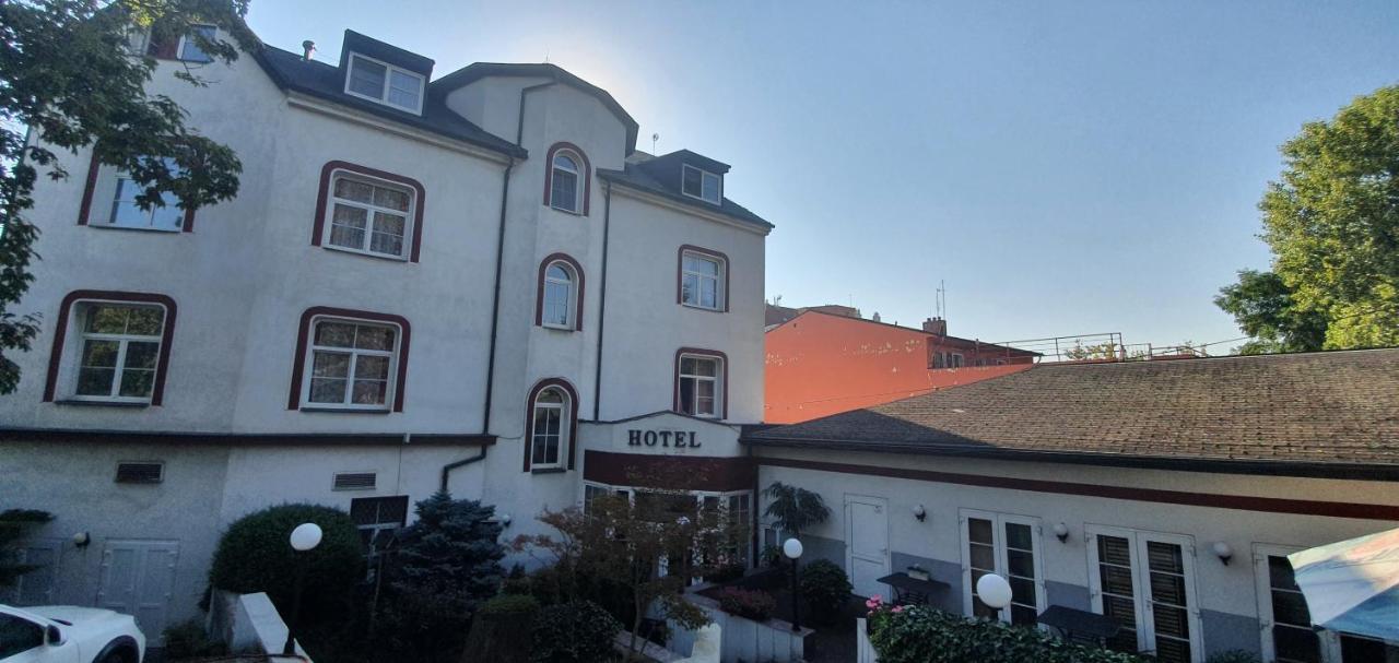 Hotel Jerabek Прага Екстериор снимка
